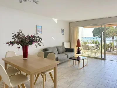 Balcon ou terrasse dans l'établissement Cozy 2-bedroom apartment with terrace, sea view and parking in Cannes