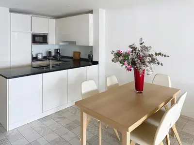 Cuisine ou kitchenette dans l'établissement Cozy 2-bedroom apartment with terrace, sea view and parking in Cannes