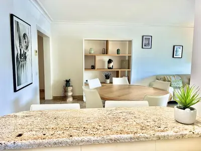 Cuisine ou kitchenette dans l'établissement Luxurious 2-bedroom Pointe Croisette, Sea view, private parking