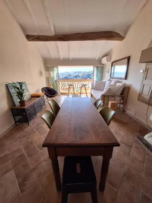 Coin salon dans l'établissement Vue et charme provençal à Biot - La Maison du Mitan