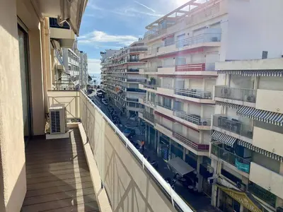 Balcon ou terrasse dans l'établissement Cannes - Latour-Maubourg - 2 P rénové tout confort