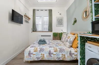 Un ou plusieurs lits dans un hébergement de l'établissement Nice Renting - GUILLAUMONT - Cozy Studio Beach Picasso Museum Local Market
