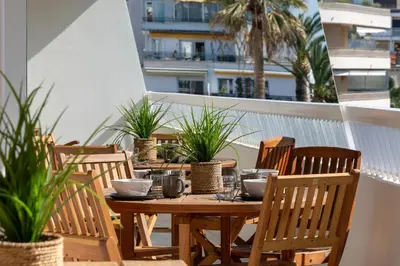 Balcon ou terrasse dans l'établissement Spacious 1-Br Apartment with Terrace Heart of Cannes