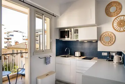 Cuisine ou kitchenette dans l'établissement L'Astrolabe - Studio - refurbished - seaside