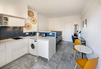 Cuisine ou kitchenette dans l'établissement L'Astrolabe - Studio - refurbished - seaside