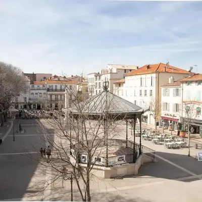 Beautiful apartment Place Nationale in Antibes old town
