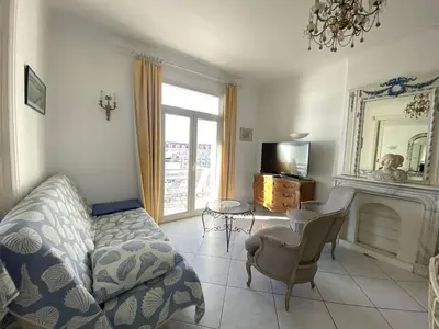 Télévision ou salle de divertissement dans l'établissement Cannes Croisette - 2 pièces vue mer