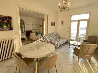 Coin salon dans l'établissement Cannes Croisette - 2 pièces vue mer