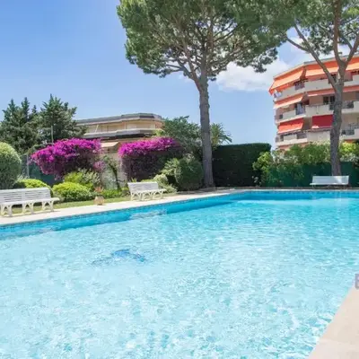 STUDIO With SWIMMING POOL in JUAN LES PINS