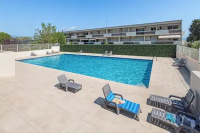 Piscine de l'établissement Antibes PISCINE ET TENNIS ou située à proximité