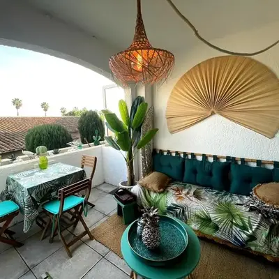 Studio with balcony in Antibes with AC