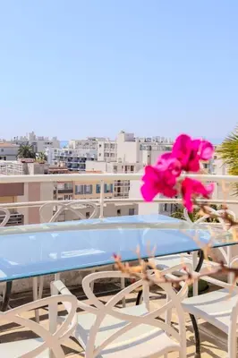 Balcon ou terrasse dans l'établissement Juan les Pins appartement Rooftop, 2 chambres avec parking