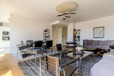 Coin salon dans l'établissement Juan les Pins appartement Rooftop, 2 chambres avec parking