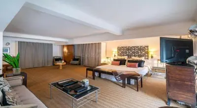 Télévision ou salle de divertissement dans l'établissement Centre cannes Galia 210 m2