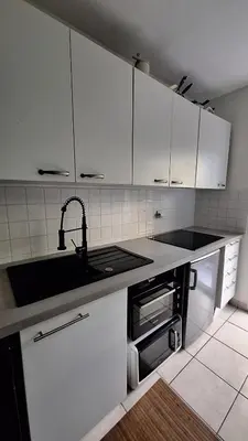 Cuisine ou kitchenette dans l'établissement Bright T2 Workspace & WiFi Fiber, 5 min to Sophia Antipolis, 10 to Antibes