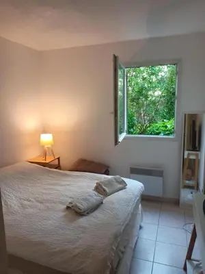 Un ou plusieurs lits dans un hébergement de l'établissement Bright T2 Workspace & WiFi Fiber, 5 min to Sophia Antipolis, 10 to Antibes