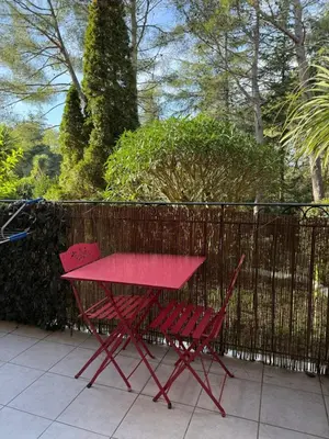 Balcon ou terrasse dans l'établissement Bright T2 Workspace & WiFi Fiber, 5 min to Sophia Antipolis, 10 to Antibes