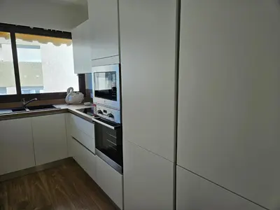 Cuisine ou kitchenette dans l'établissement Vue mer beau 2 pieces