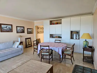 Cuisine ou kitchenette dans l'établissement Vue mer beau 2 pieces