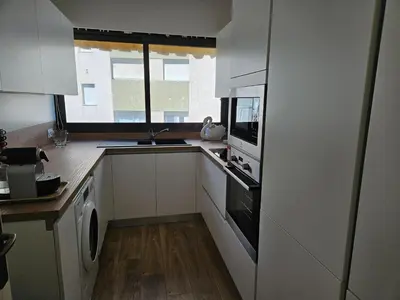 Cuisine ou kitchenette dans l'établissement Vue mer beau 2 pieces