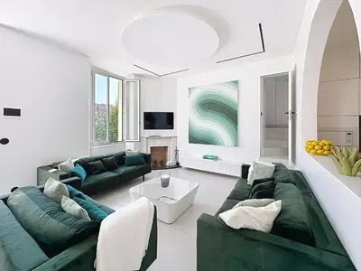 Coin salon dans l'établissement Modern 5-bedroom villa with swimming pool in Cannes