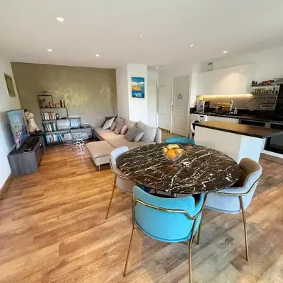 Apt with 2 bedrooms