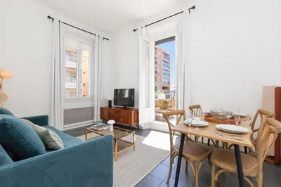Télévision ou salle de divertissement dans l'établissement Immogroom - Renovated & Cozy One-Bedroom Flat