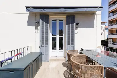 Balcon ou terrasse dans l'établissement Immogroom - Renovated & Cozy One-Bedroom Flat