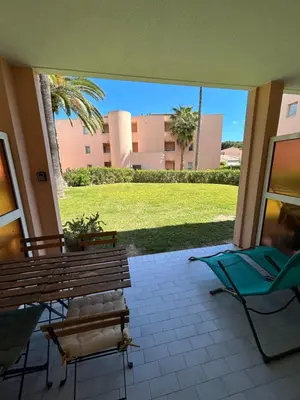 Balcon ou terrasse dans l'établissement Golf Juan Riviera, piscine, 5min plage