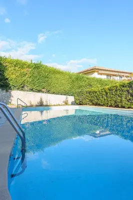 Piscine de l'établissement Le Léo - Terrasse, Parking, Piscine, Netflix ou située à proximité
