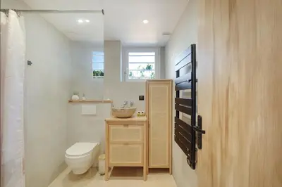 Salle de bains dans l'établissement Studio avec Terrasse et piscine