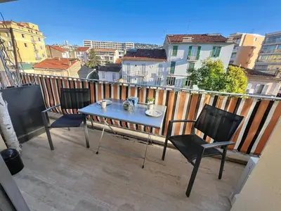 Balcon ou terrasse dans l'établissement Bright and vast studio terrace easy parking Cannes heart of town 1 mn