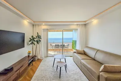 Télévision ou salle de divertissement dans l'établissement Apartment 4 guests front of the sea
