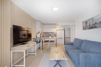 Cuisine ou kitchenette dans l'établissement 6 couchages Juan Les Pins Centre 22 Louis Gallet