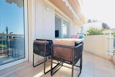 Balcon ou terrasse dans l'établissement Baies de Juan - Apt 4 Pers - Pool - Air Conditioning