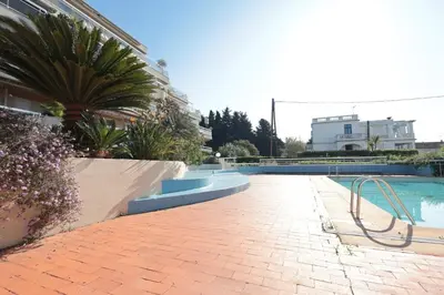 Piscine de l'établissement Baies de Juan - Apt 4 Pers - Pool - Air Conditioning ou située à proximité