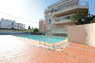 Piscine de l'établissement Baies de Juan - Apt 4 Pers - Pool - Air Conditioning ou située à proximité