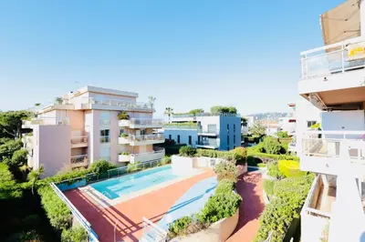 Piscine de l'établissement Baies de Juan - Apt 4 Pers - Pool - Air Conditioning ou située à proximité