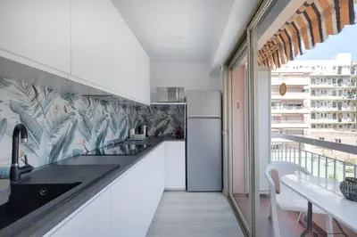 Cuisine ou kitchenette dans l'établissement Eden docteur HOCHET 100 m des plages 3 couchages ou 4 si 2 enfants