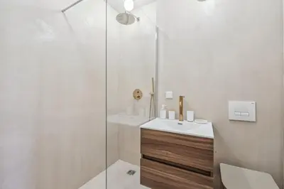 Salle de bains dans l'établissement Cozy Cannes