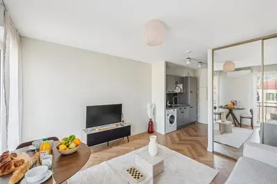 Télévision ou salle de divertissement dans l'établissement Cozy Cannes