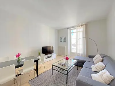 Télévision ou salle de divertissement dans l'établissement IRIS APARTMENT backCroisette