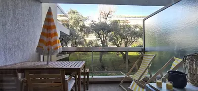 Balcon ou terrasse dans l'établissement Escale en Méditerranée, swimmingpool, terrace,AC