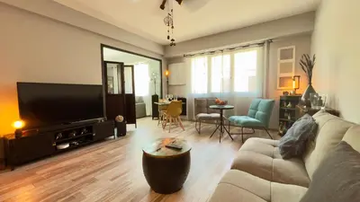 Télévision ou salle de divertissement dans l'établissement Confort Moderne au Cœur d'Antibes