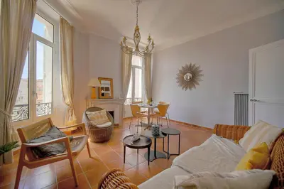 Coin salon dans l'établissement Lumineux 2 chambres, CARRE D'OR-COEUR DE CANNES A2B196