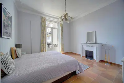 Un ou plusieurs lits dans un hébergement de l'établissement Lumineux 2 chambres, CARRE D'OR-COEUR DE CANNES A2B196