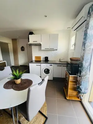 Cuisine ou kitchenette dans l'établissement Le Chic Azuréen