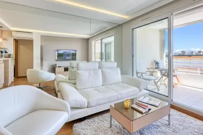 Coin salon dans l'établissement Port Azur Sea View - Happy Rentals
