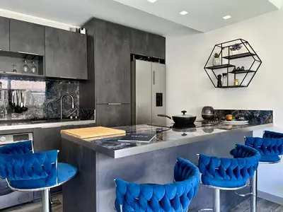 Cuisine ou kitchenette dans l'établissement Le Patio Bleu