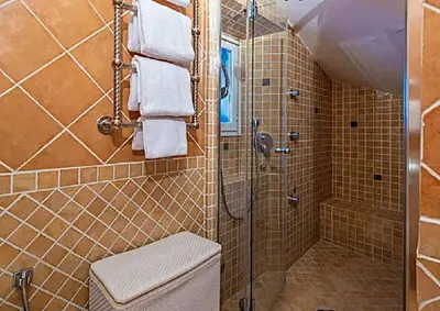 Salle de bains dans l'établissement L'AUTHENTIQUE charme rustique et rétro proche Croisette et plages